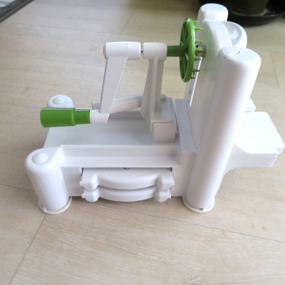 Tabletop Vegetable Spiralizer World Cuisine Turning Slicer Plastic Tri Blades